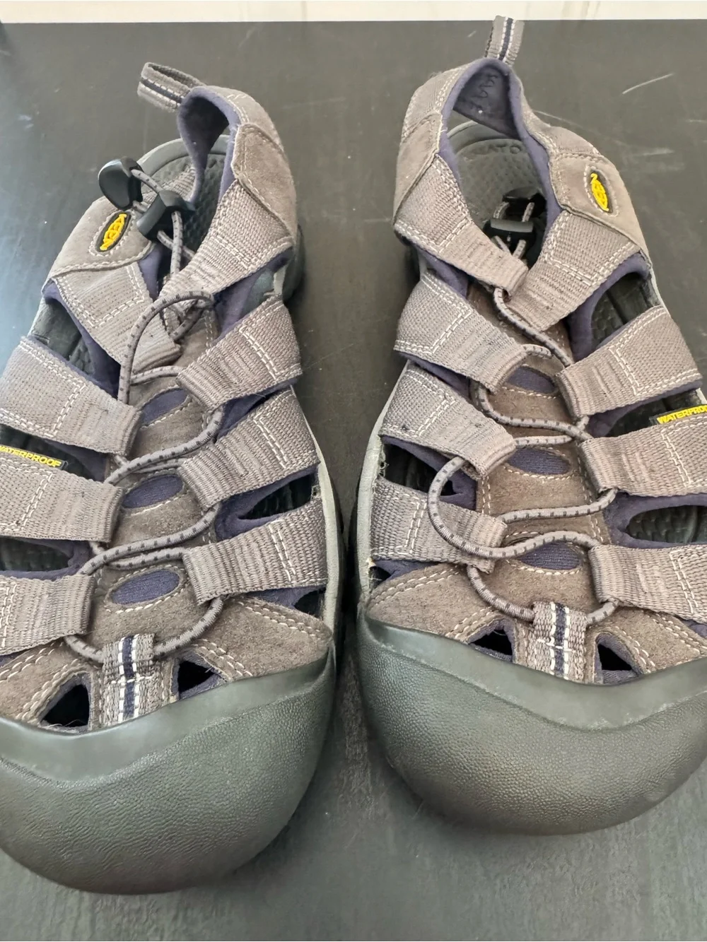 Keen Men’s Newport H2 Closed Toe Water Hiking Sandal Grey Navy Blue Size US 9